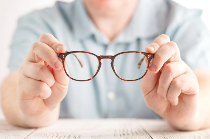 Can You Wear Glasses and Contacts at the Same Time? The Definitive Guide